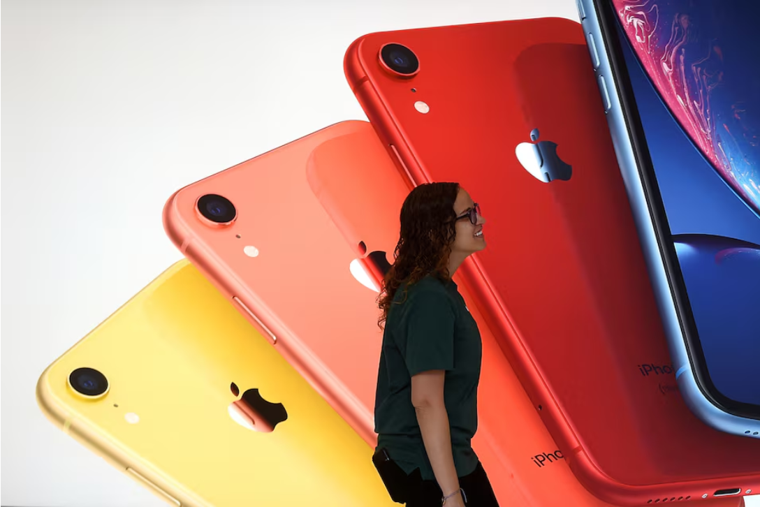 Apple Airlifts iPhones from India to US Amid Tariff Uncertainty