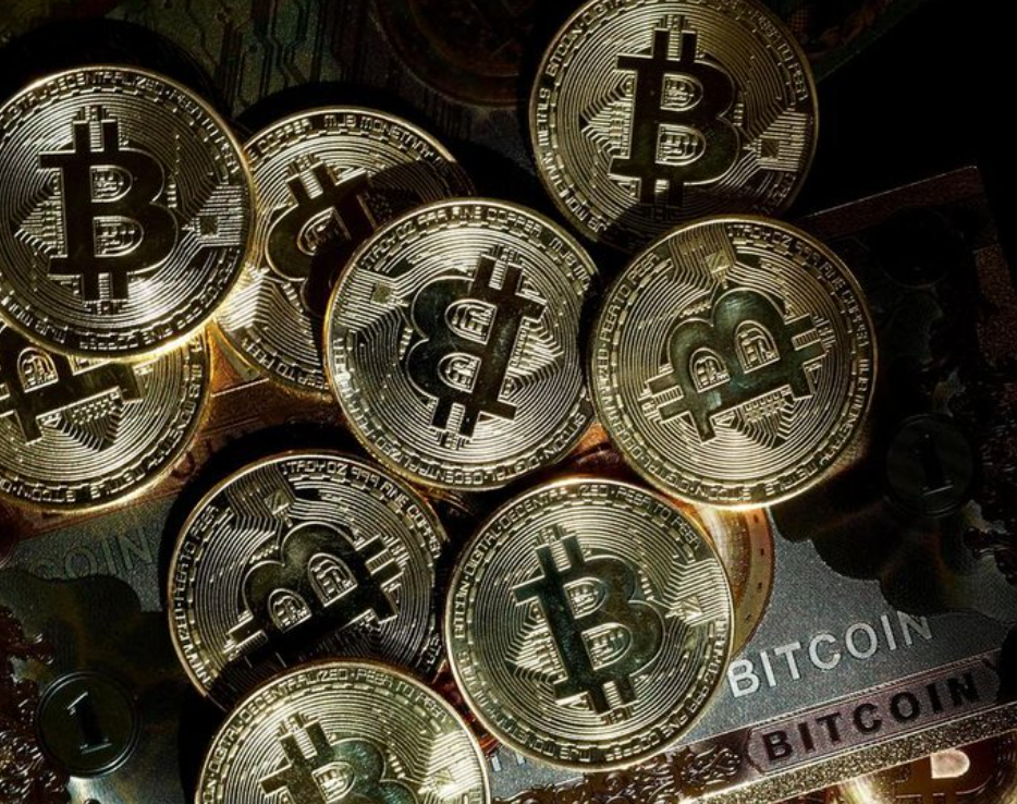 Chinese Bitcoin Mining Giants Shift Production to U.S. to Dodge Tariffs